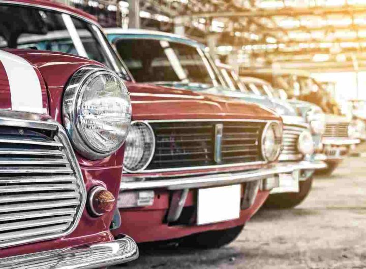 Auto d'epoca distrutta