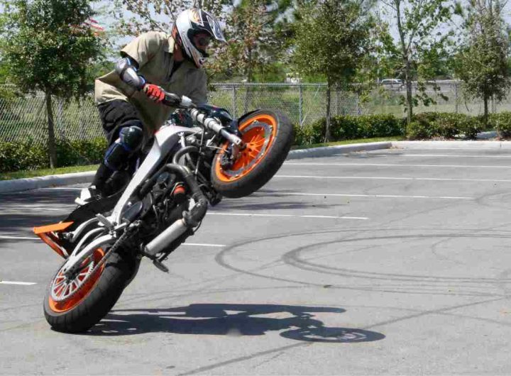 Impennata moto