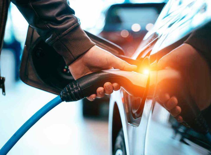Auto elettrica ricarica potenziata