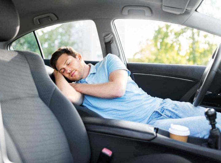 Dormire in macchina si può o no
