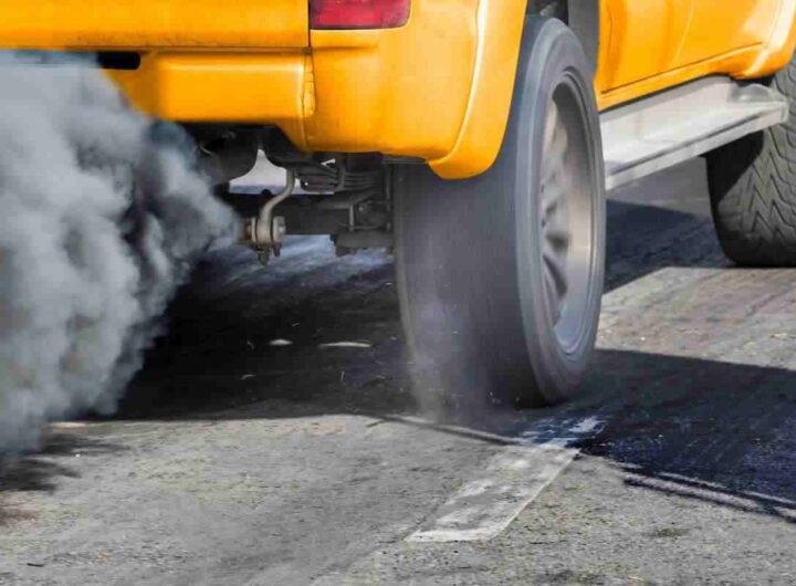 Scarico auto ecco quando preoccuparsi