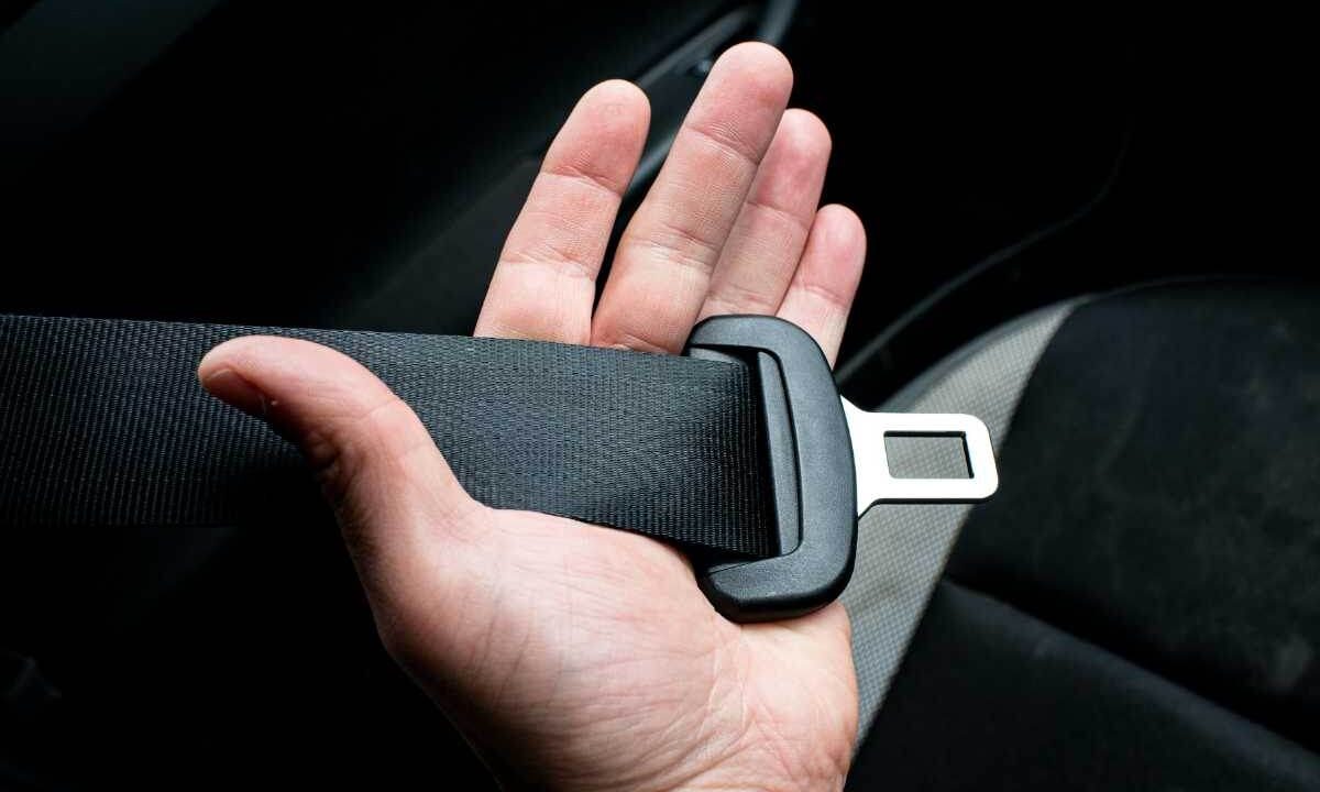 Passeggero senza cintura conseguenze