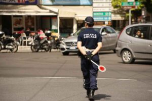 Vigili urbani divieto di sosta difficoltà