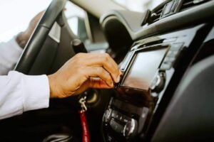 Volume radio auto perché lo abbassiamo