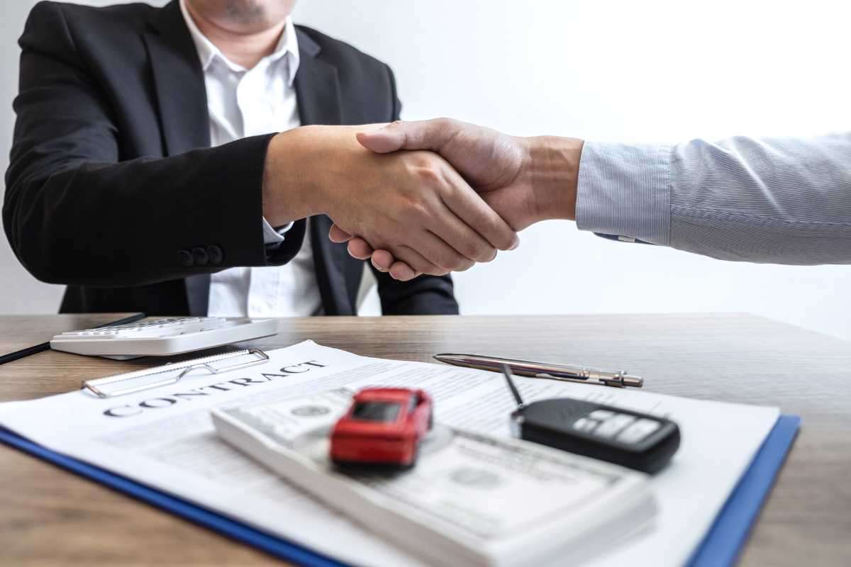 Assicurazione auto intestatario muore