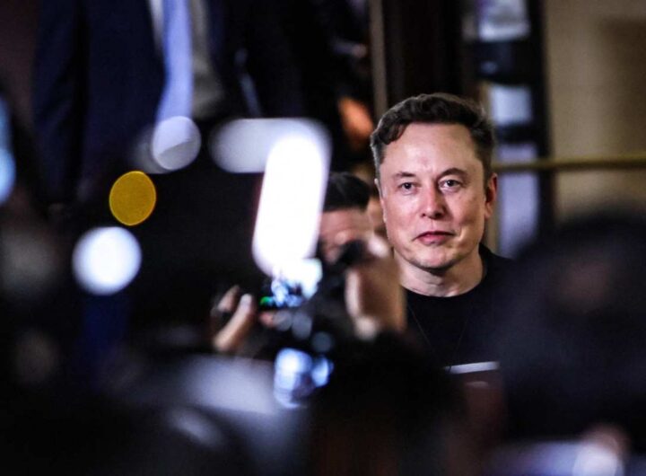 Elon Musk permanenza Tesla