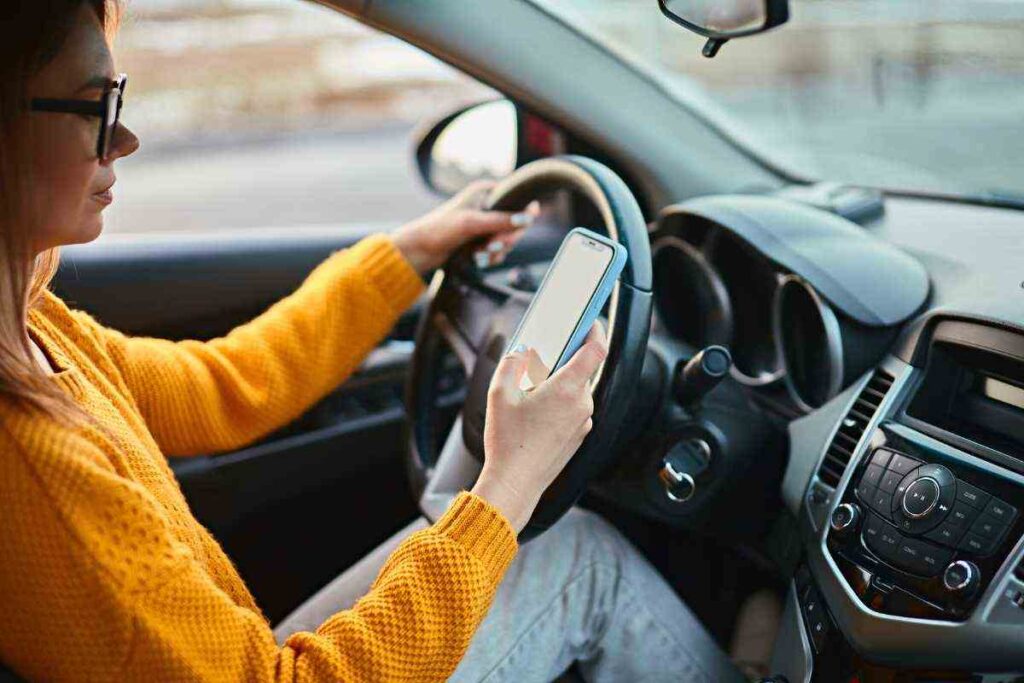 Multa telefono auto