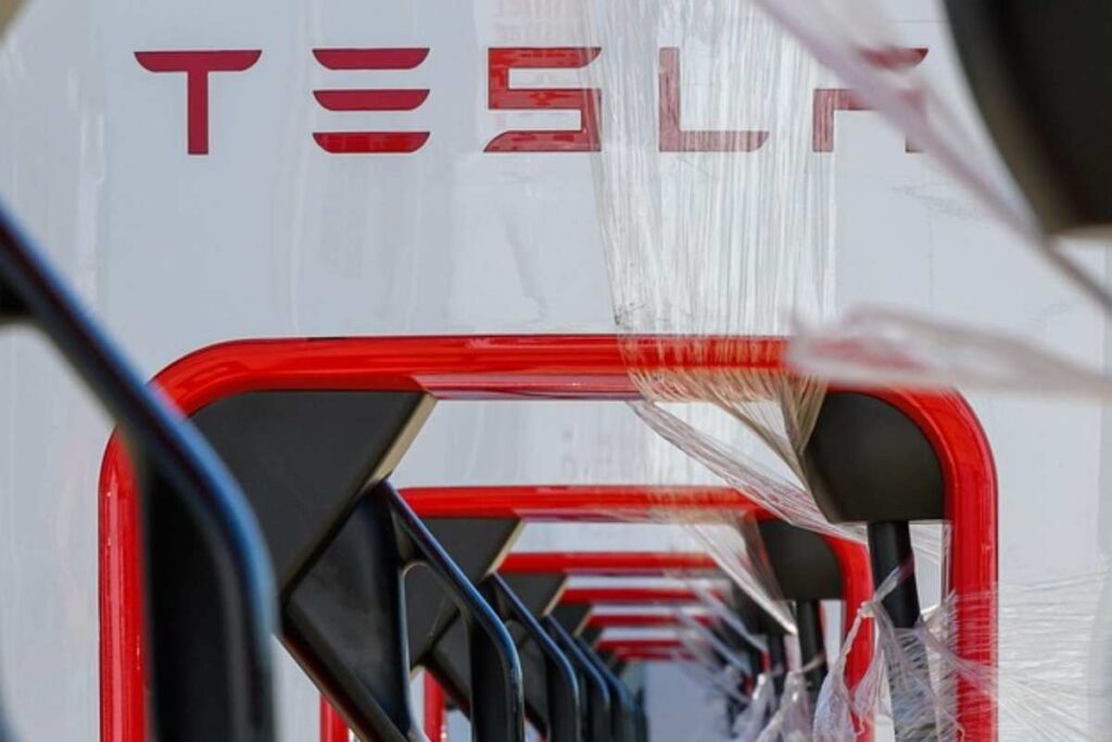 Tesla guida autonoma novità