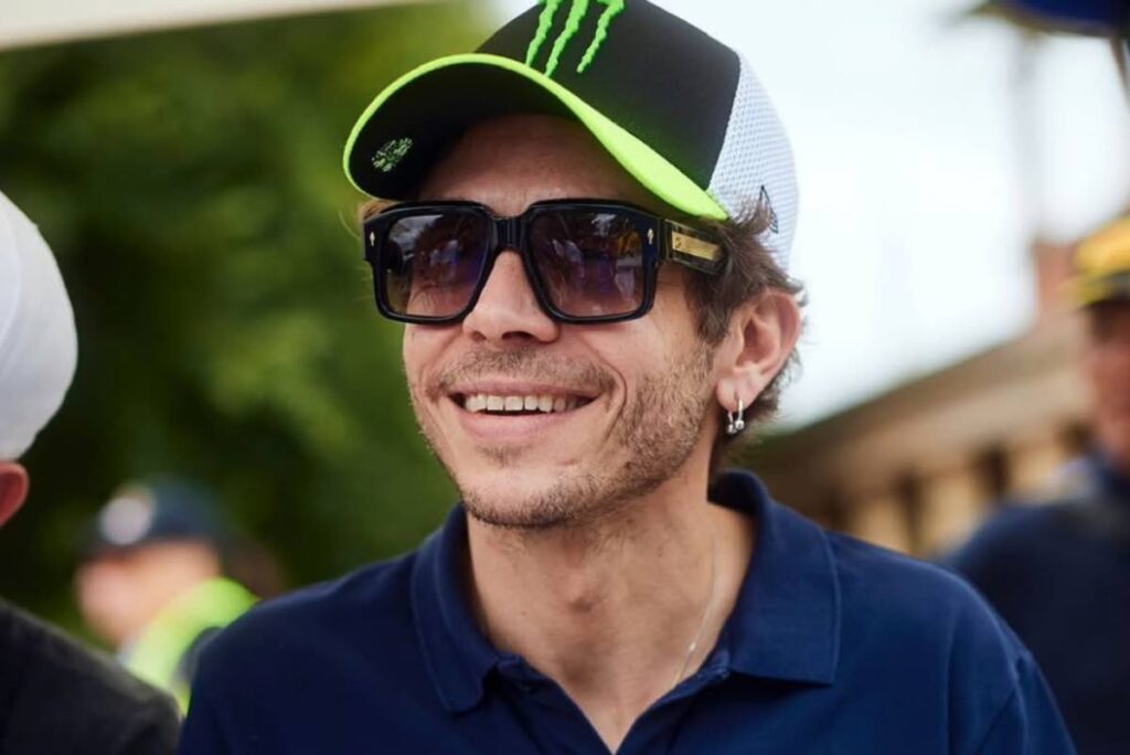 Valentino critica moto