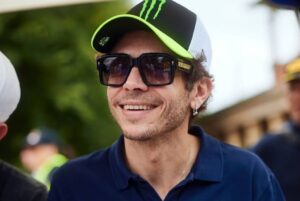 Valentino critica moto