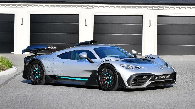 Auto Mercedes One