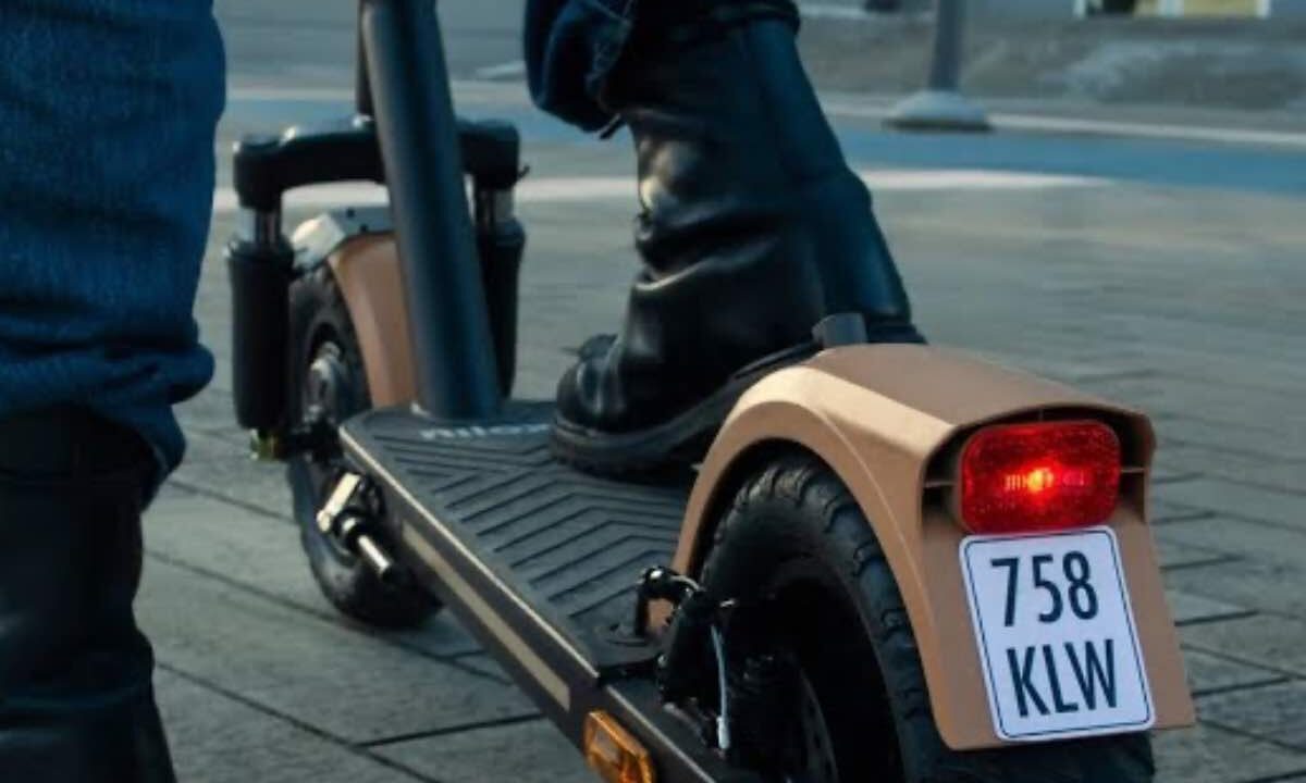 Stretta monopattini elettrici