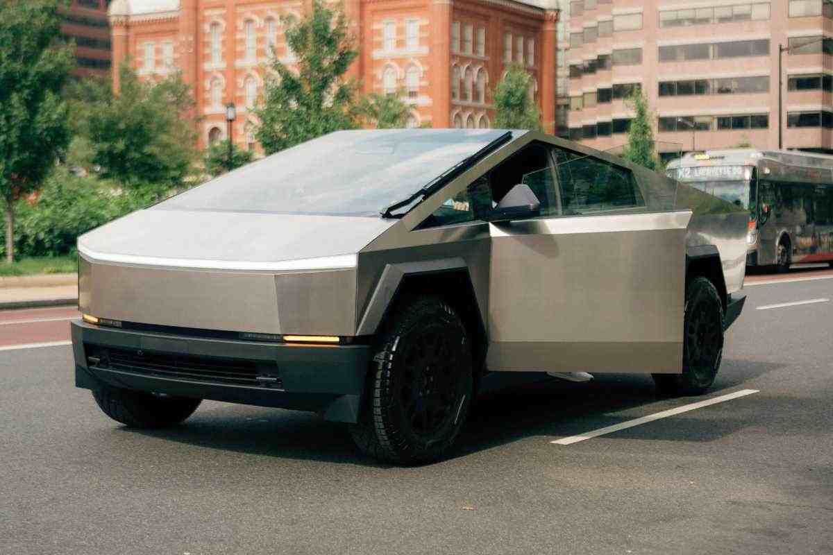 Tesla Cybertruck problemi