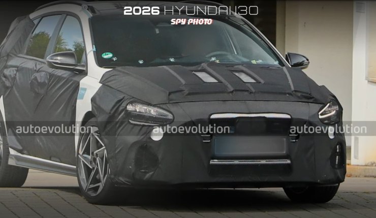 Foto spia Hyundai i30 restyling 2026