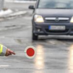 Per affrontare con serenità questi momenti, è fondamentale conoscere i controlli svolti dalle Forze dell’Ordine e quali documenti è obbligatorio mostrare.
