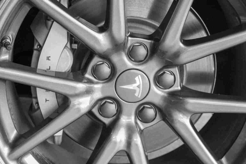 Tesla allarme freni
