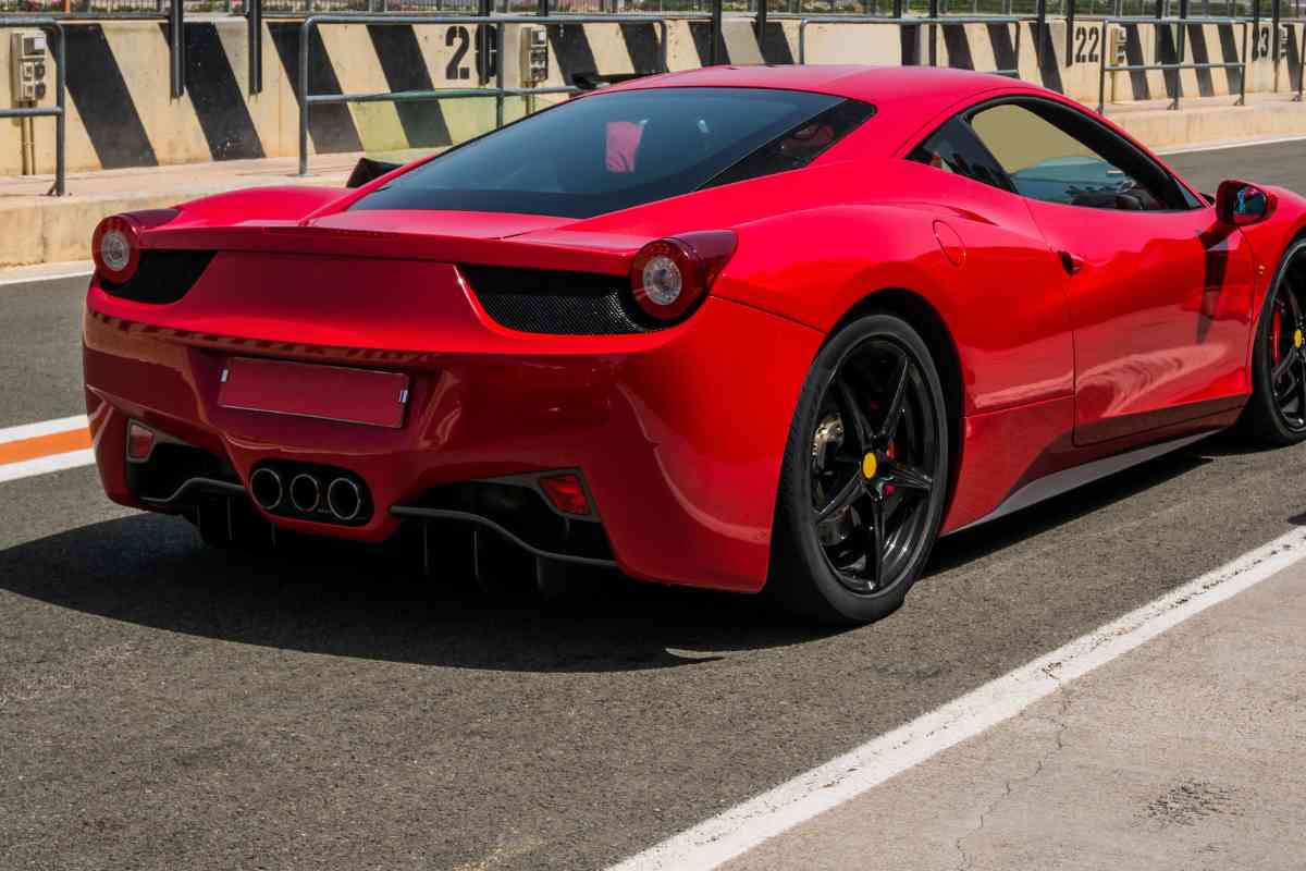ferrari mondial 8: il più grande flop della casa automobilistica
