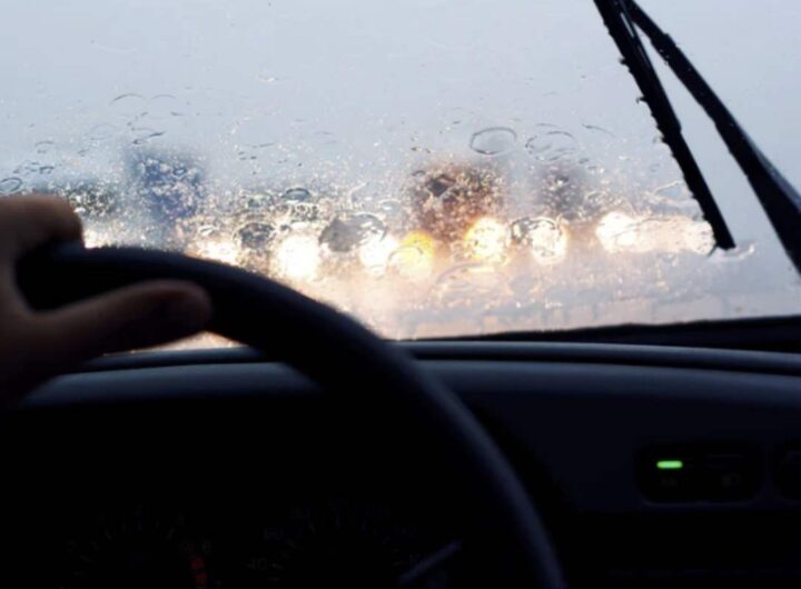 Fortunatamente, oggi esistono soluzioni efficaci e accessibili per migliorare la sicurezza alla guida in queste condizioni