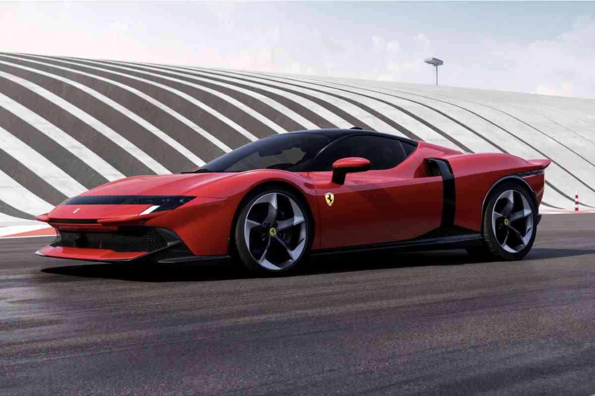 La nuova 849 Testarossa non è solo potenza, ma anche stile e innovazione aerodinamica. Le linee esterne fondono richiami stilistici alla storica Testarossa