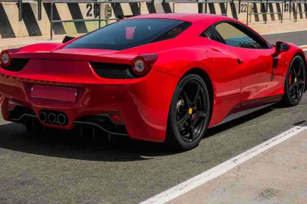 Ferrari sorpresa incredibile, stop alle supercar