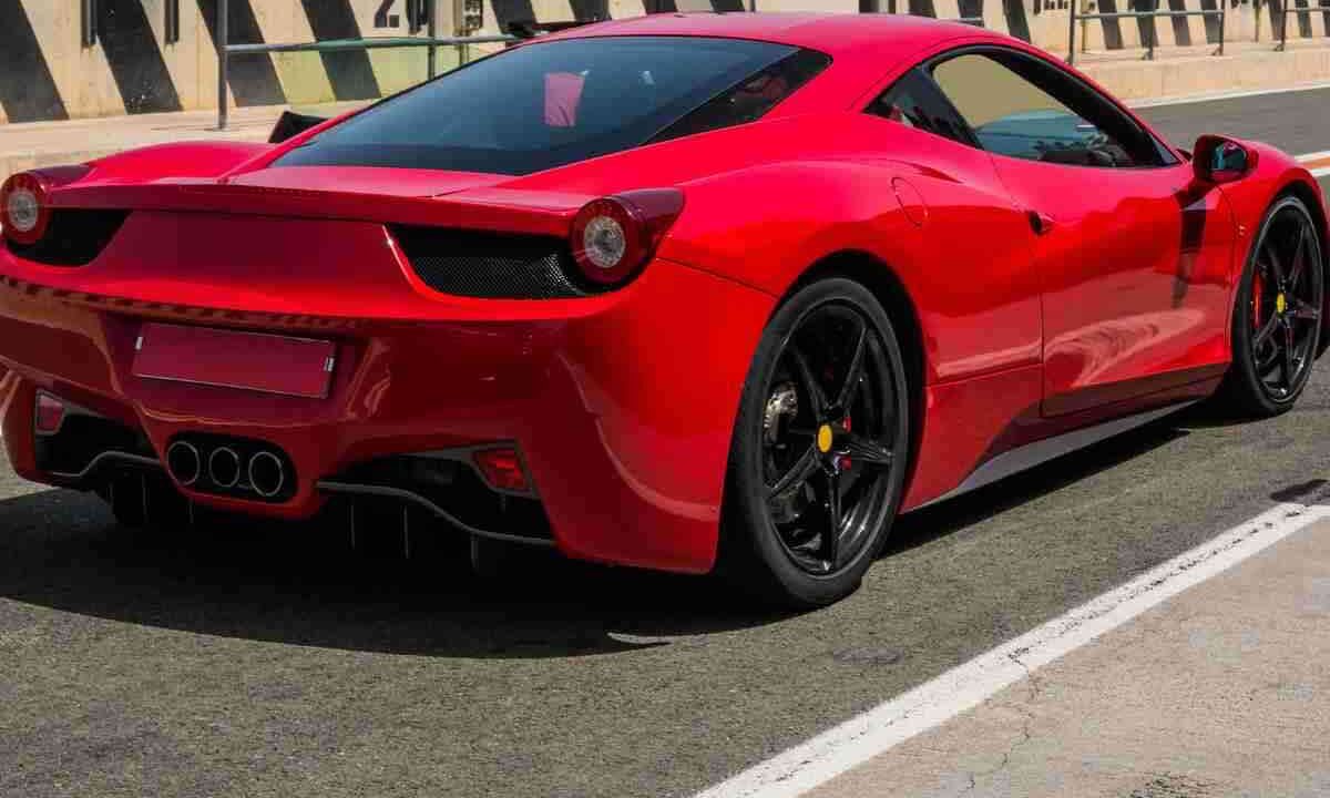 Ferrari sorpresa incredibile, stop alle supercar