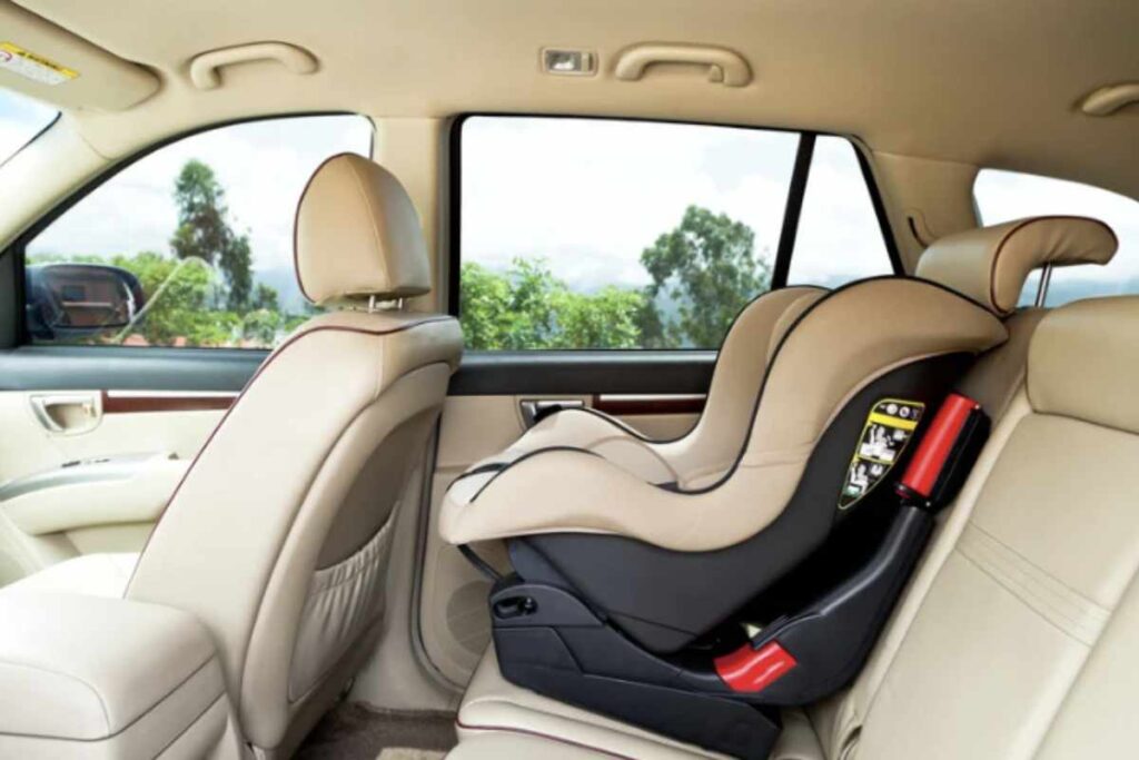 La scelta di un seggiolino auto adeguato è fondamentale per garantire protezione e comfort ai più piccoli durante gli spostamenti