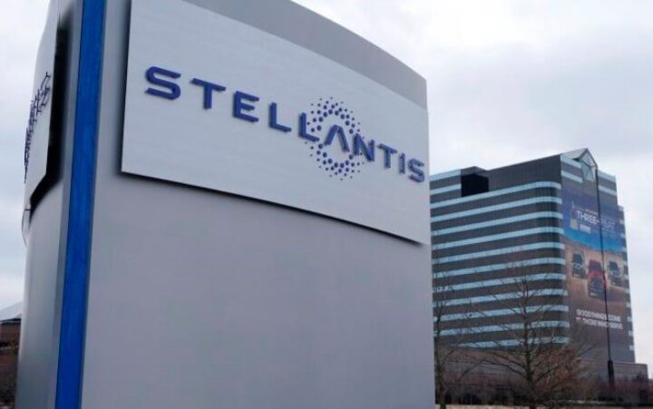 Auto Stellantis disastro