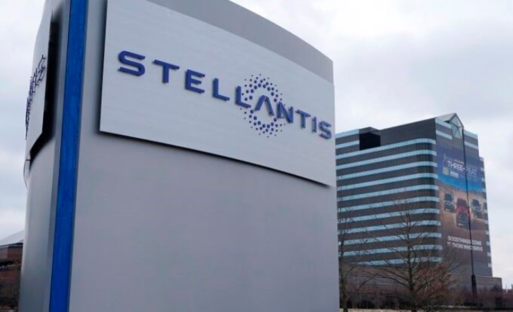 Auto Stellantis disastro